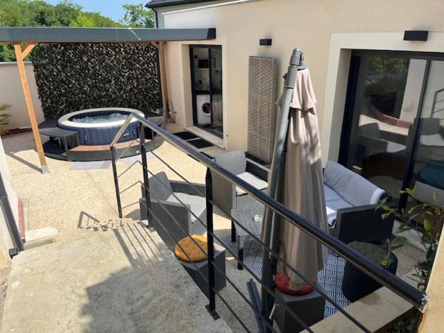 Appartement indépendant avec jacuzzi et terrasse privative, sans vis-à-vis à proximité immédiate de la gare - Chambres d'hôtes Viarmes
