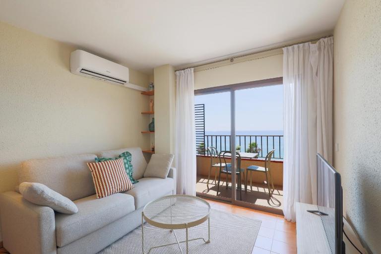 Seafront Views Apartment in Torre Valentina - B&B Sant Antoni de Calonge