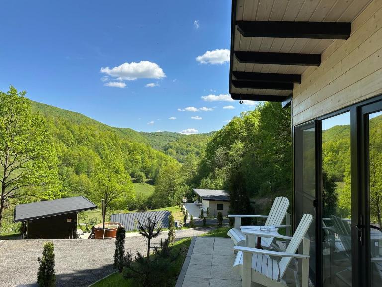 Cabanele din Valea Ursului - Bed and Breakfast Bârsana