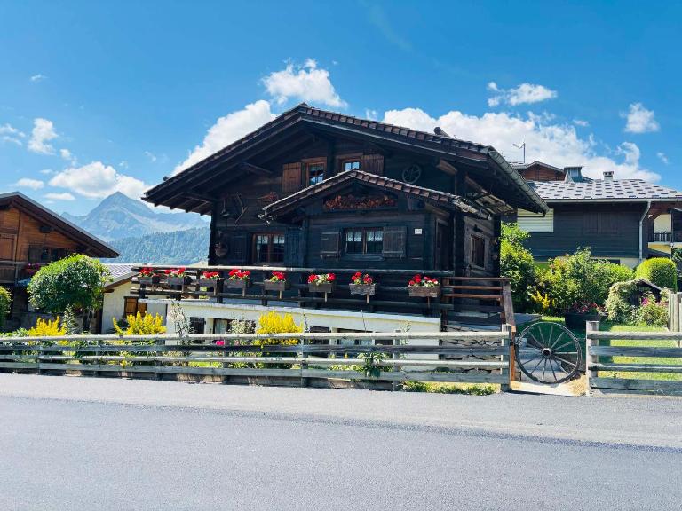 Chalet savoyard cosy au cœur du village, proche des pistes - FR-1-505-221 - Chambres d'hôtes Notre-Dame-de-Bellecombe