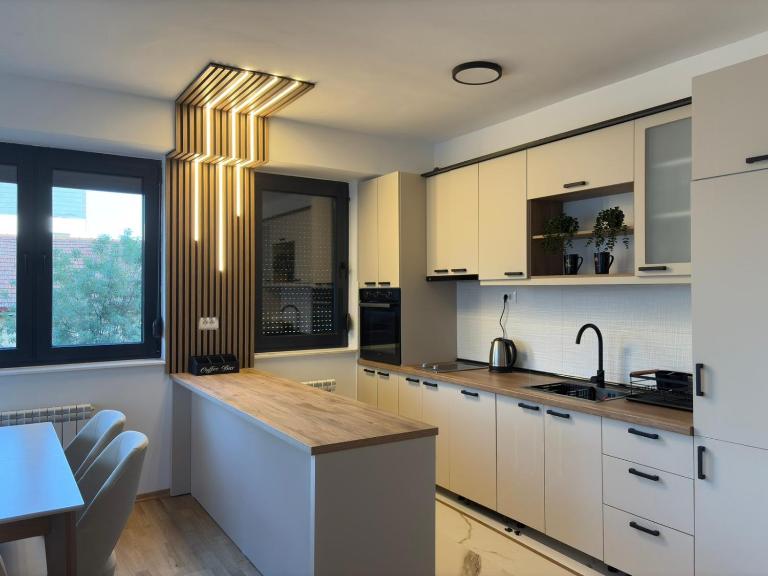 Urban Nest - free parking - B&B Skopje