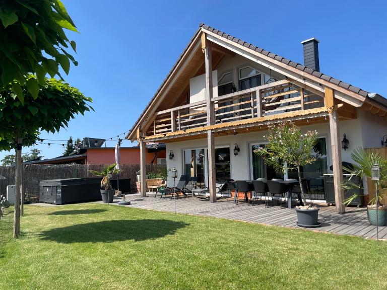 Landliebe, Ferienhaus, 3 Schlafzimmer mit Sauna und Outdoor Whirlpool - B&B Geierswalde
