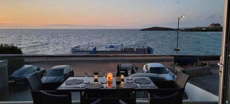 4 Fistral Beach Apartments, Newquay, TR7 1FR - B&B Crantock