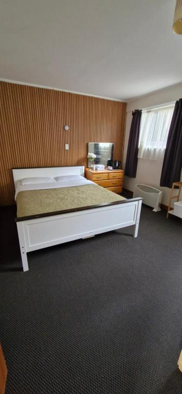 Hillcrest Term-Downstairs Room - B&B Hamilton