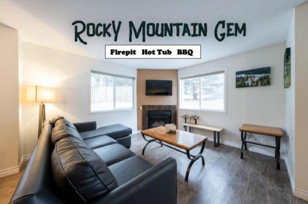 Rocky Mountain Gem - One Level 750 sq ft - Hot Tub - Quiet Condo - Self Check-In - Free Parking - BBQ Fire Pit Area - B&B Canmore