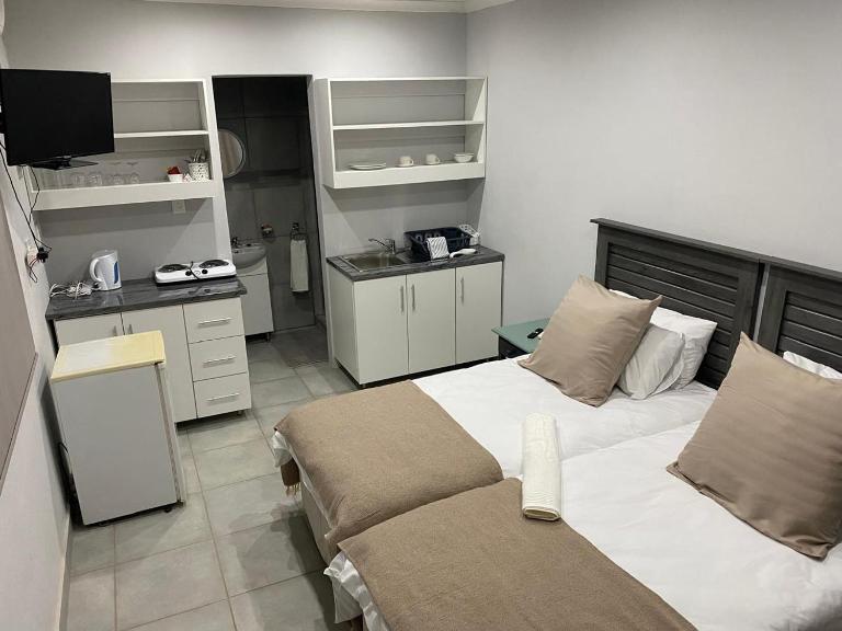 Augustine Avenue Guest House - Bed and Breakfast Ladysmith