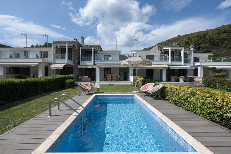Azapiko Meggy Summer Villa by Luxlikehome - B&B Ladhokopána