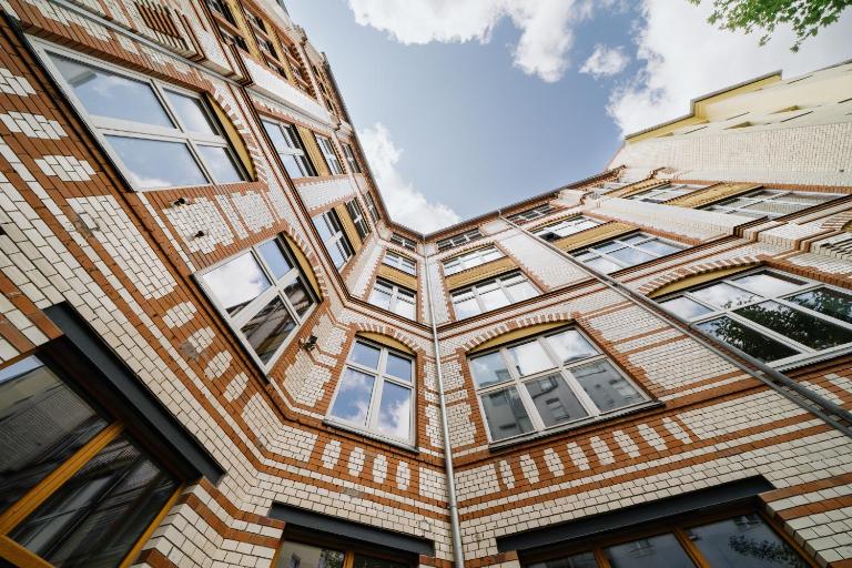 Homely Berlin - Historic Building, 3 Bedrooms, Mauerpark, Family & Business - B&B Berlin