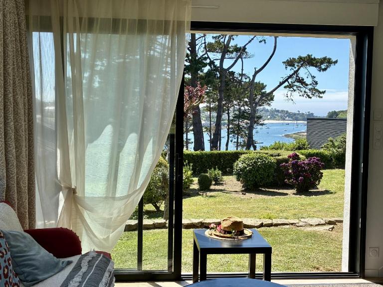 Vue mer - Maison pour 8 - Grand jardin - Chambres d'hôtes Lannilis