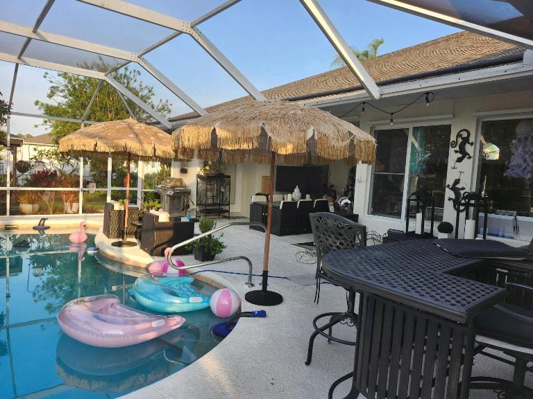 Gallery Suite Tropical Retreat Pool Access - Chambres d'hôtes Port Saint Lucie