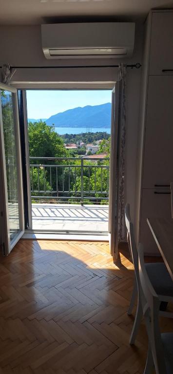 Apartman Nadja2 - Bed and Breakfast Tivat