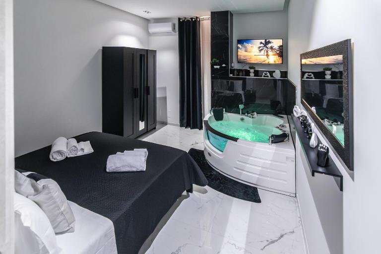 Amour - House with Private Jacuzzi - B&B Rosolini