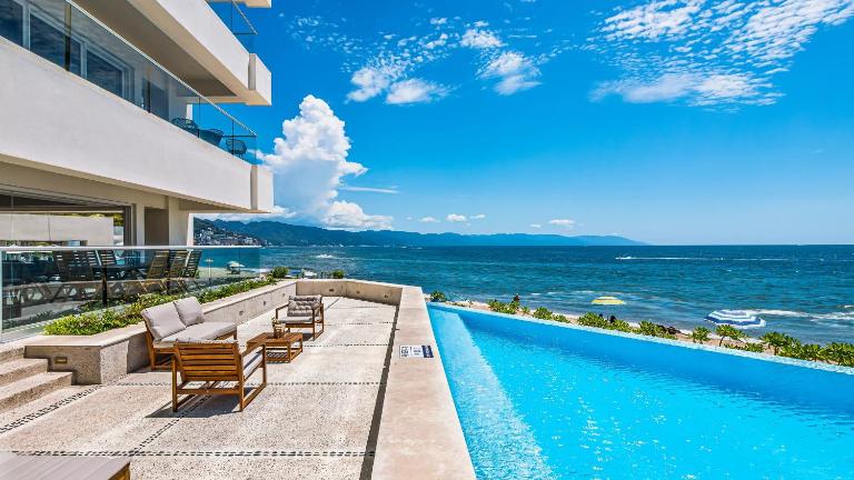 Beachfront, Private Pool, Theatre Room, Views! - B&B Puerto Vallarta