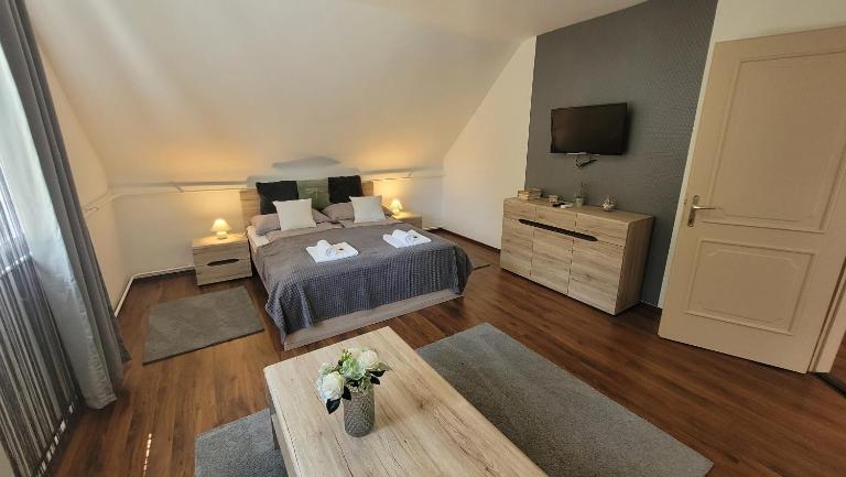 Szitakötő Apartman - B&B Eger