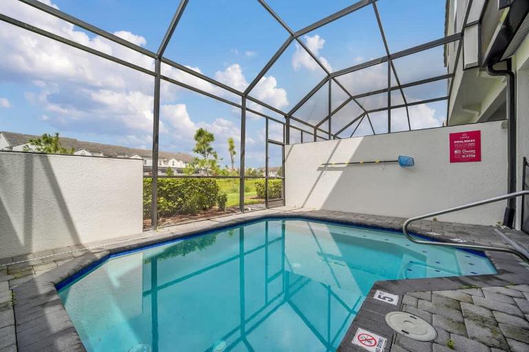 Spacious 5BR Resort - Private Pool - Near Disney! - Chambres d'hôtes Davenport