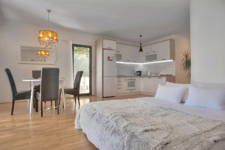 Gregovic Family Apartments - B&B Petrovac na Moru