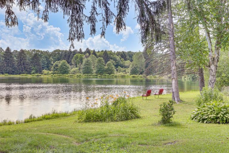 Private 5-Acre Lake: Pet-Friendly Grove City Home - B&B Grove City