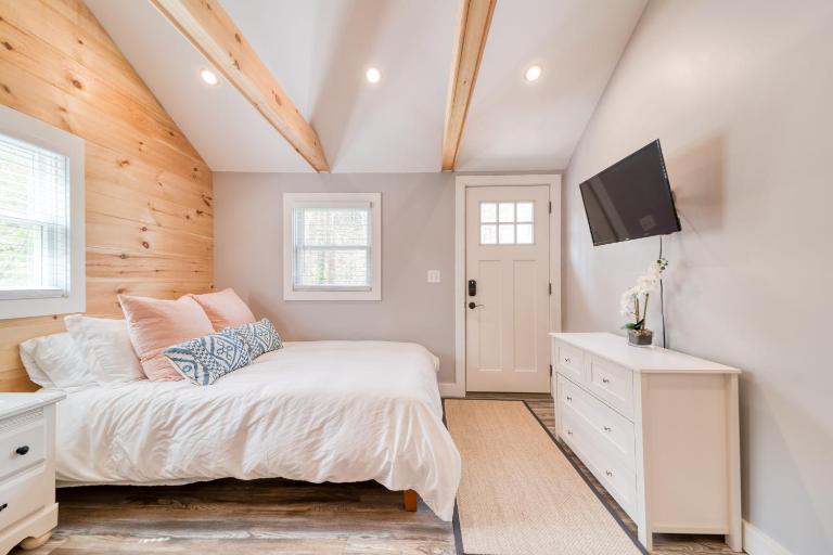 Studio with Deck by Leavetown Vacations - B&B Harwich Port