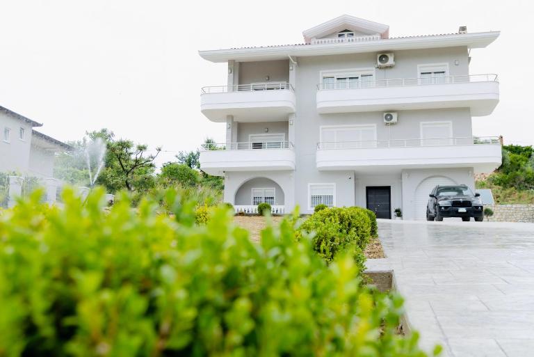 Lalzit Hills Apartments - Bed and Breakfast Draç