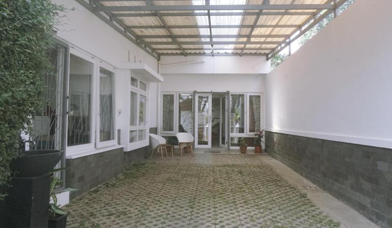 Kalyana Guest House - B&B Bandung