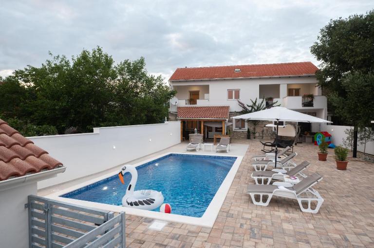 Holiday Home Lantina with pool - B&B Pridraga