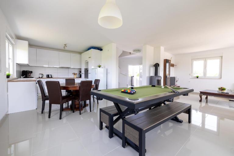 Three-Bedroom Holiday Home Vida with Private Pool - B&B Zagreb
