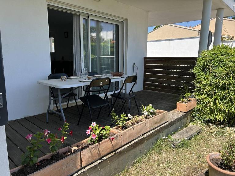 Appartement T3 cosy avec jardin à deux pas du centre de Meschers, garage et animaux admis - FR-1-738-1 - B&B Meschers-sur-Gironde
