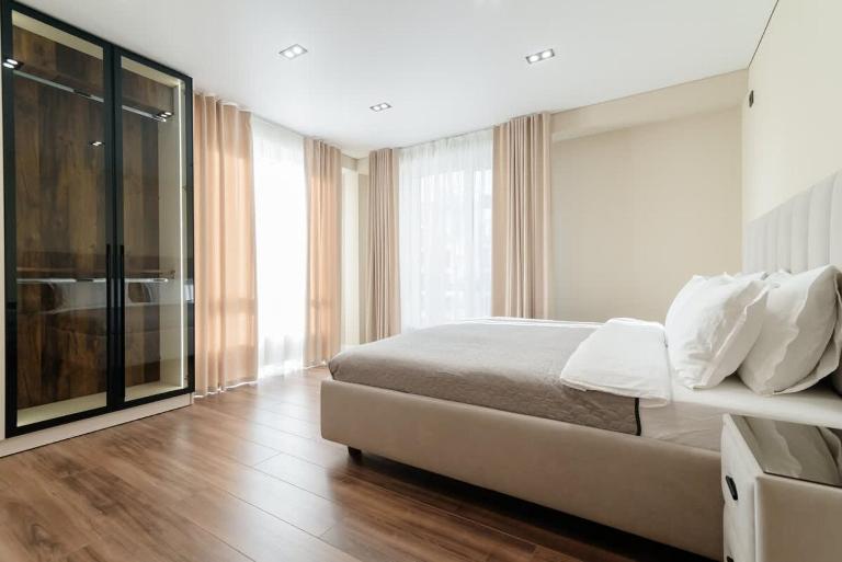Luxury 2,5-Bedroom with Netflix and Free public Parking - GrandStay md Apartments - B&B Chișinău