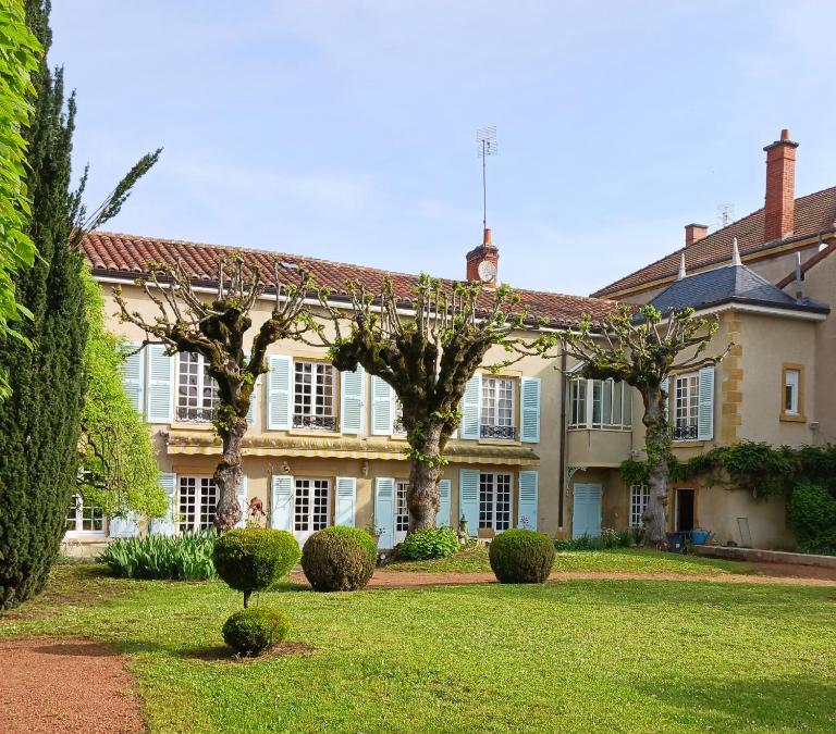 Maison de charme de 8 à 13 personnes - B&B Charlieu