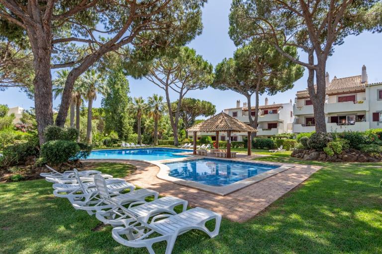 Pool Apartment Vilamoura near Old Village - Chambres d'hôtes Quarteira