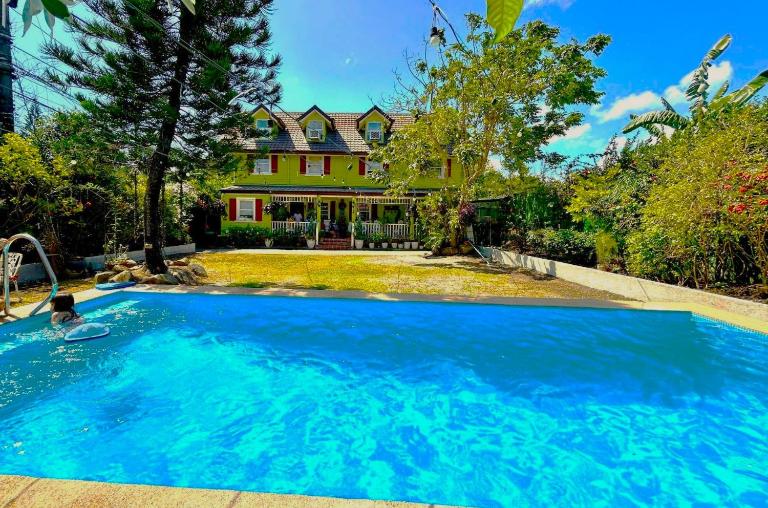 Madie's Place B&B with Private Pool in Santa Rosa near Enchanted Kingdom - Bed and Breakfast Santa Rosa