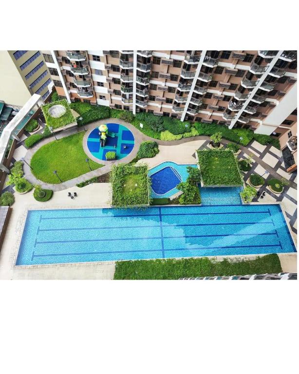 Luxury 1BR BayFront Staycation - Free Wi-Fi, Swimming POOL, Near Airport, MOA and PICC - Bed and Breakfast Manilla