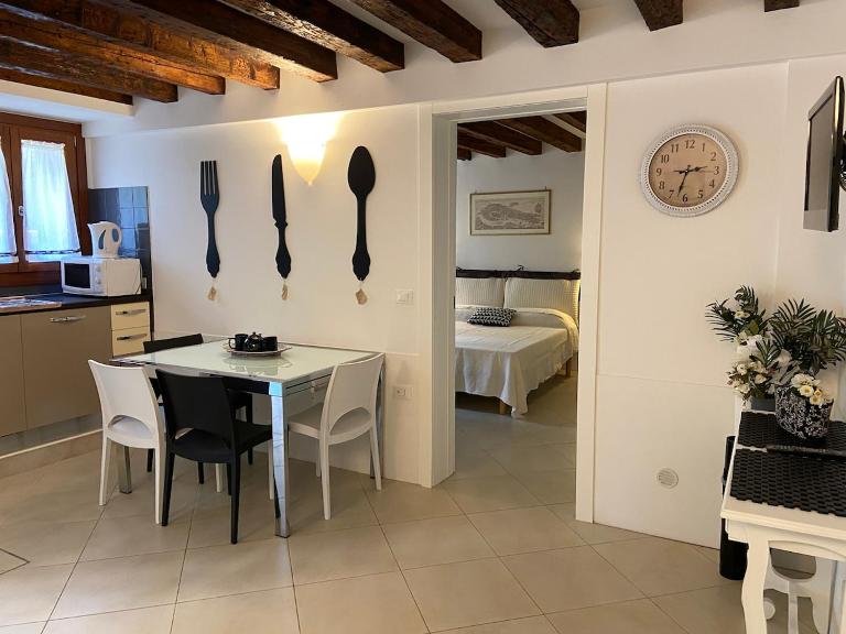 BLACK & WHITE HOME, an oasis in the city center - B&B Venice
