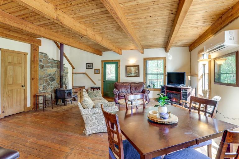 Trails & Creek On-Site: Ozarks Retreat on 23 Acres - B&B Timbo
