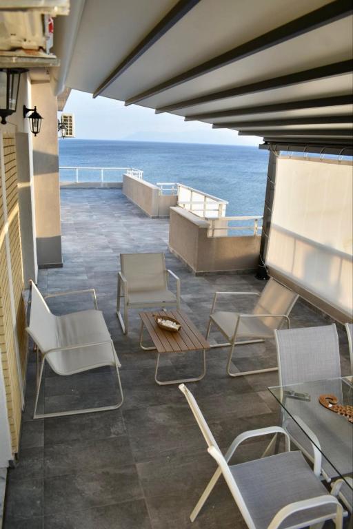 SeaBreeze Penthouse with Private Parking - Ferienwohnung Alexandroupolis