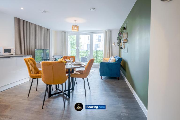 2-Bed Apartment in Greenwich with Balcony By LS2G Stays - B&B London