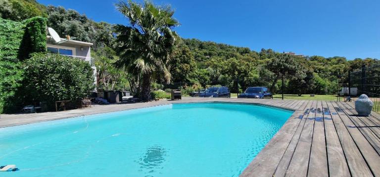 PRAMOUSQUIER VILLA LOFT DE CHARME 2 PISCINES interieure et exterieure - B&B Le Lavandou