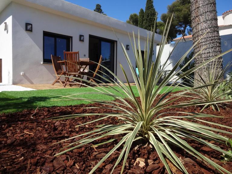 La VILLA SANARY Coeur de Portissol - Parking privé- Prise recharge voiture - B&B Sanary-sur-Mer