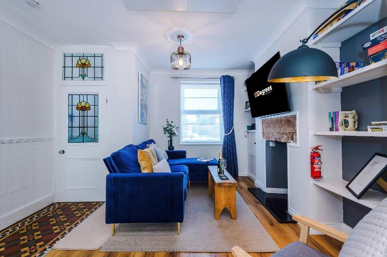 Cozy 3-Bed Home by 53 Degrees Property, Perfect for Business & Groups! - B&B Leek