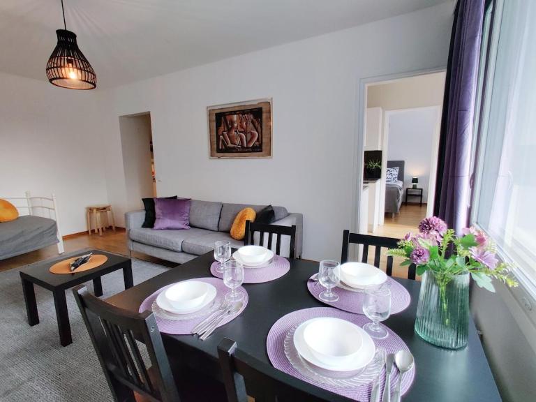 Cozy 1BR Apartment with Balcony, Free WiFi and Parking - Bed and Breakfast Turku