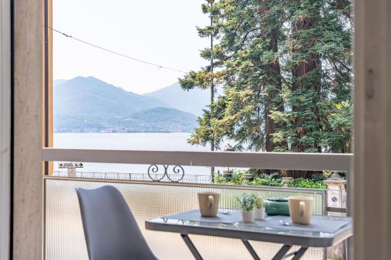 La Darsena Front lake apartment - Bed and Breakfast Maccagno