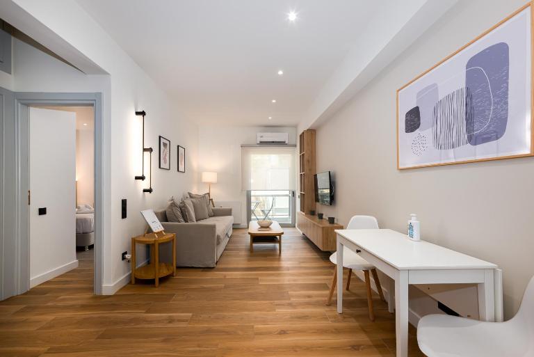 Plaka Gem - Modern, Central Flat in Prime Location - B&B Athens