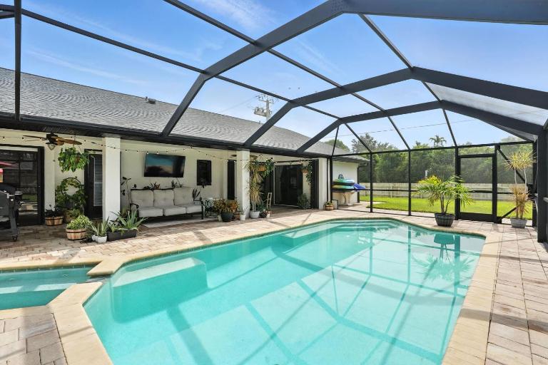Peaceful Naples Retreat Pool and Spa Haven - B&B Naples