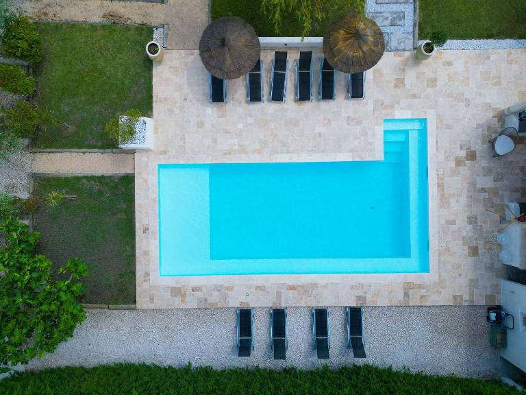 Magnifique villa familiale avec piscine - Bed and Breakfast Caumont-sur-Durance
