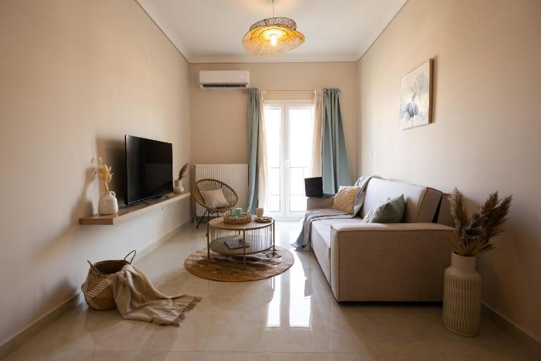 Stylish 2BR Central with Balcony & Work Space - B&B Thessaloniki