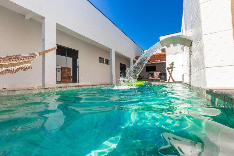 Sua Casa Perfeita c/ 4 Suítes e Piscina Aquecida - B&B Caldas Novas