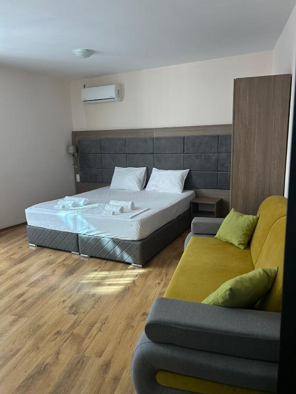 Судио Диксан - B&B Pomorie
