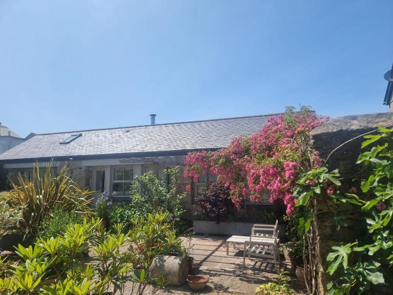 The Flower House - B&B Madron