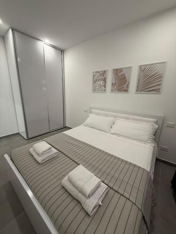July's Beach Apartment - Bed and Breakfast Vlorë