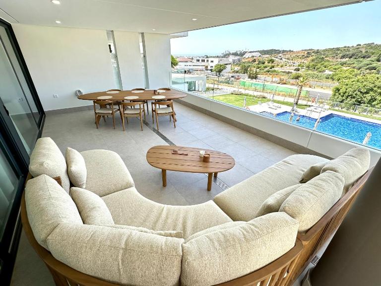 Stylish 3-Bedroom Apartment in Azahar de Estepona - B&B Estepona